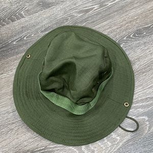 New Hiking hat in green (unisex)
